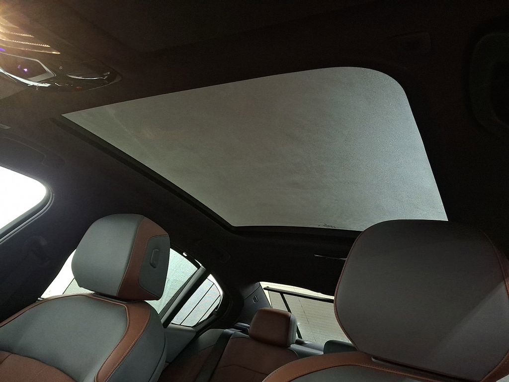 Used 2025 BMW i5 xDrive40 image 13