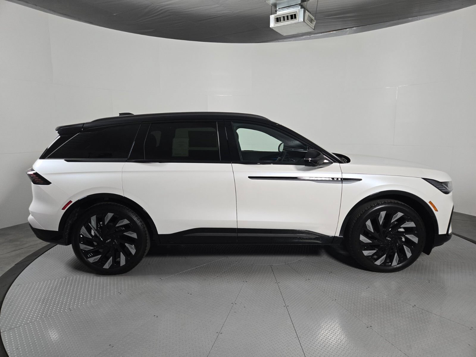 New 2026 Lincoln Nautilus Reserve AWD/4WD image 3