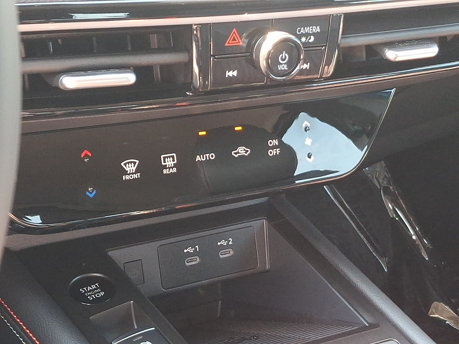Used 2025 Nissan Kicks SR AWD/4WD image 16