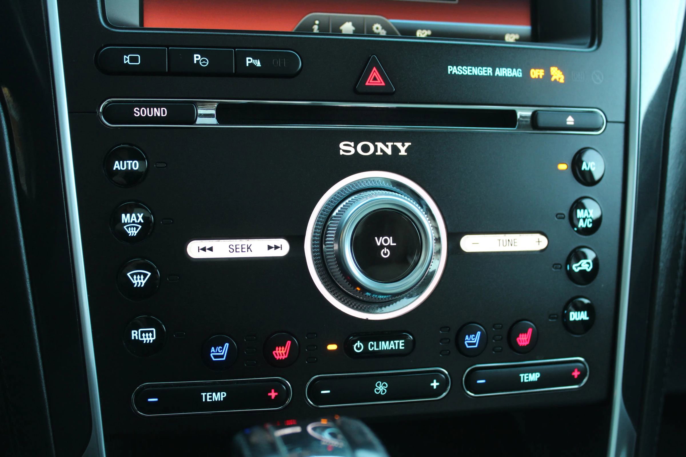 Used 2016 Ford Explorer Platinum image 37