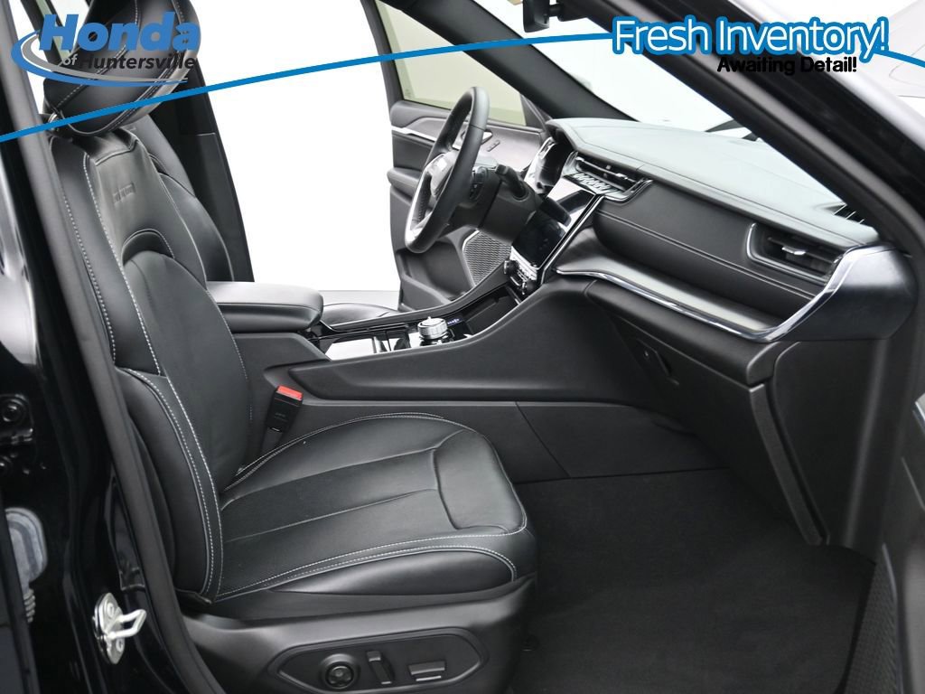 Used 2023 Jeep Grand Cherokee Overland AWD/4WD image 15