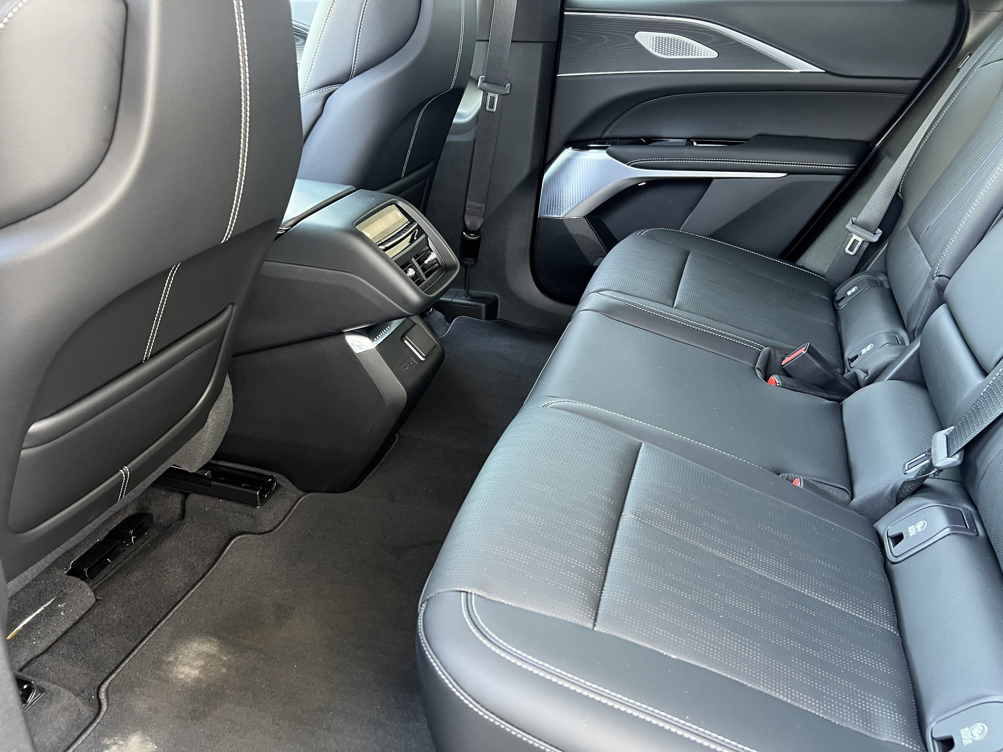 New 2026 Cadillac Lyriq Signature Sport AWD/4WD image 16
