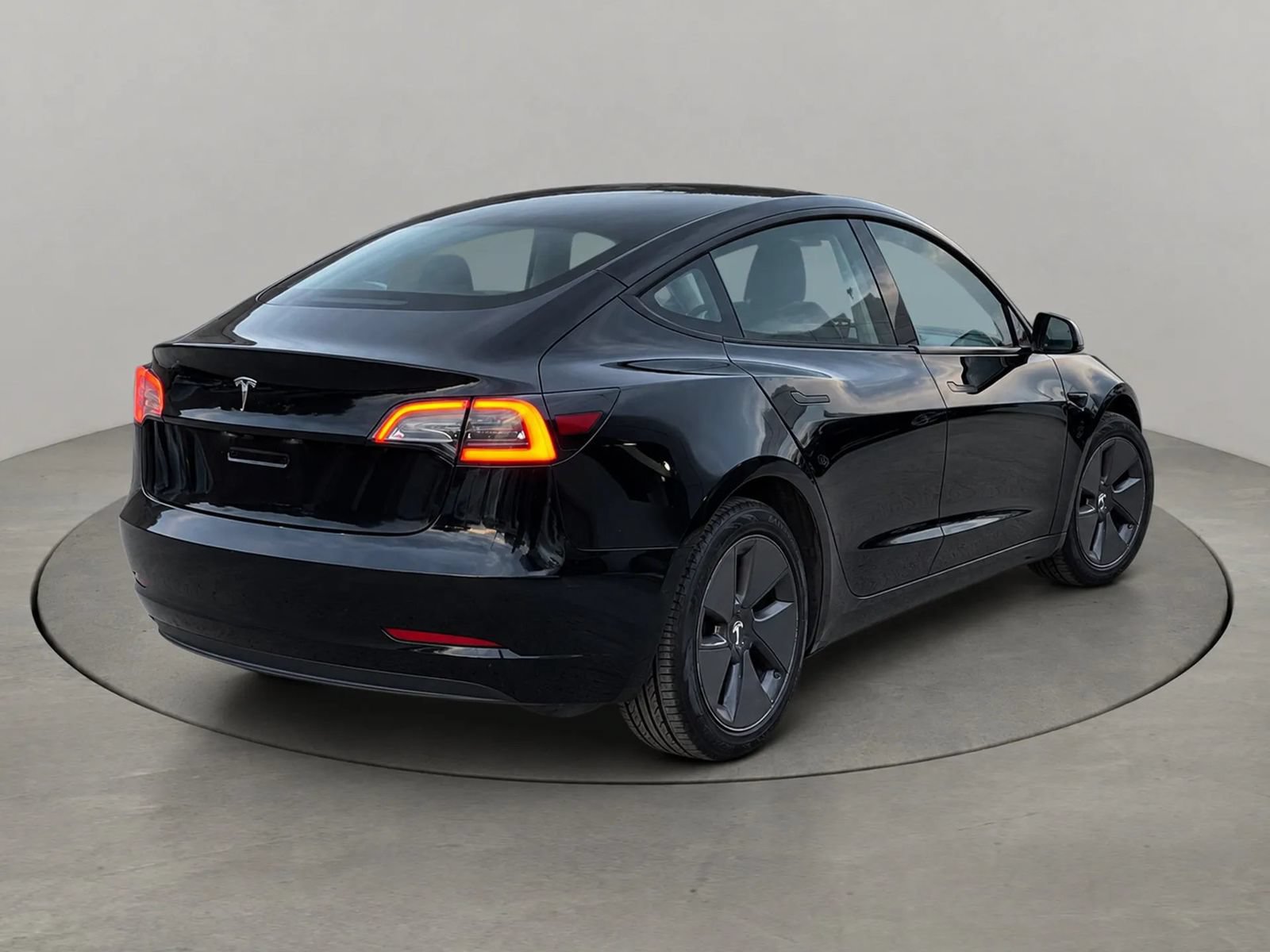 Used 2023 Tesla Model 3 Standard Range RWD image 5