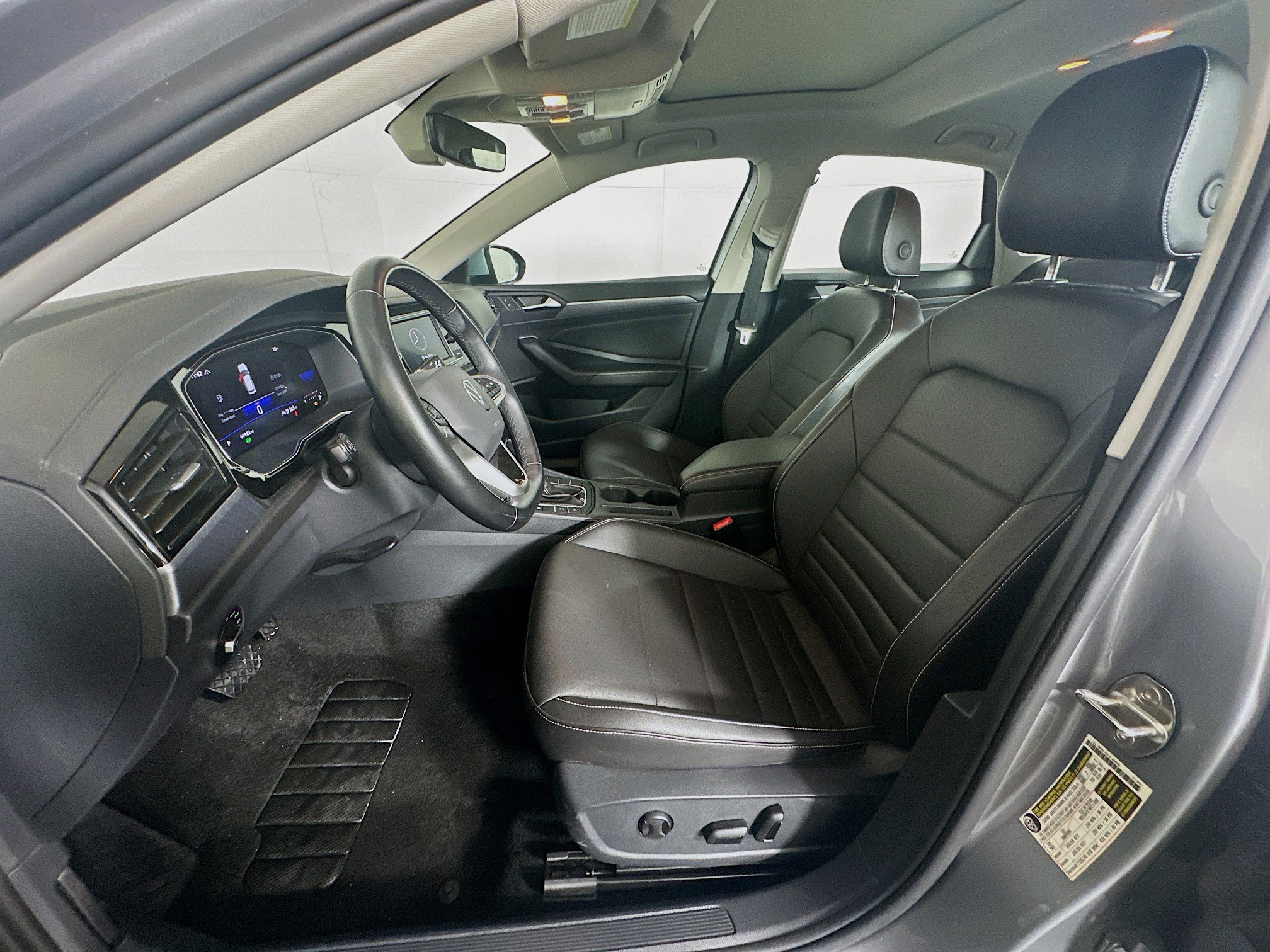 Used 2024 Volkswagen Jetta SE image 13