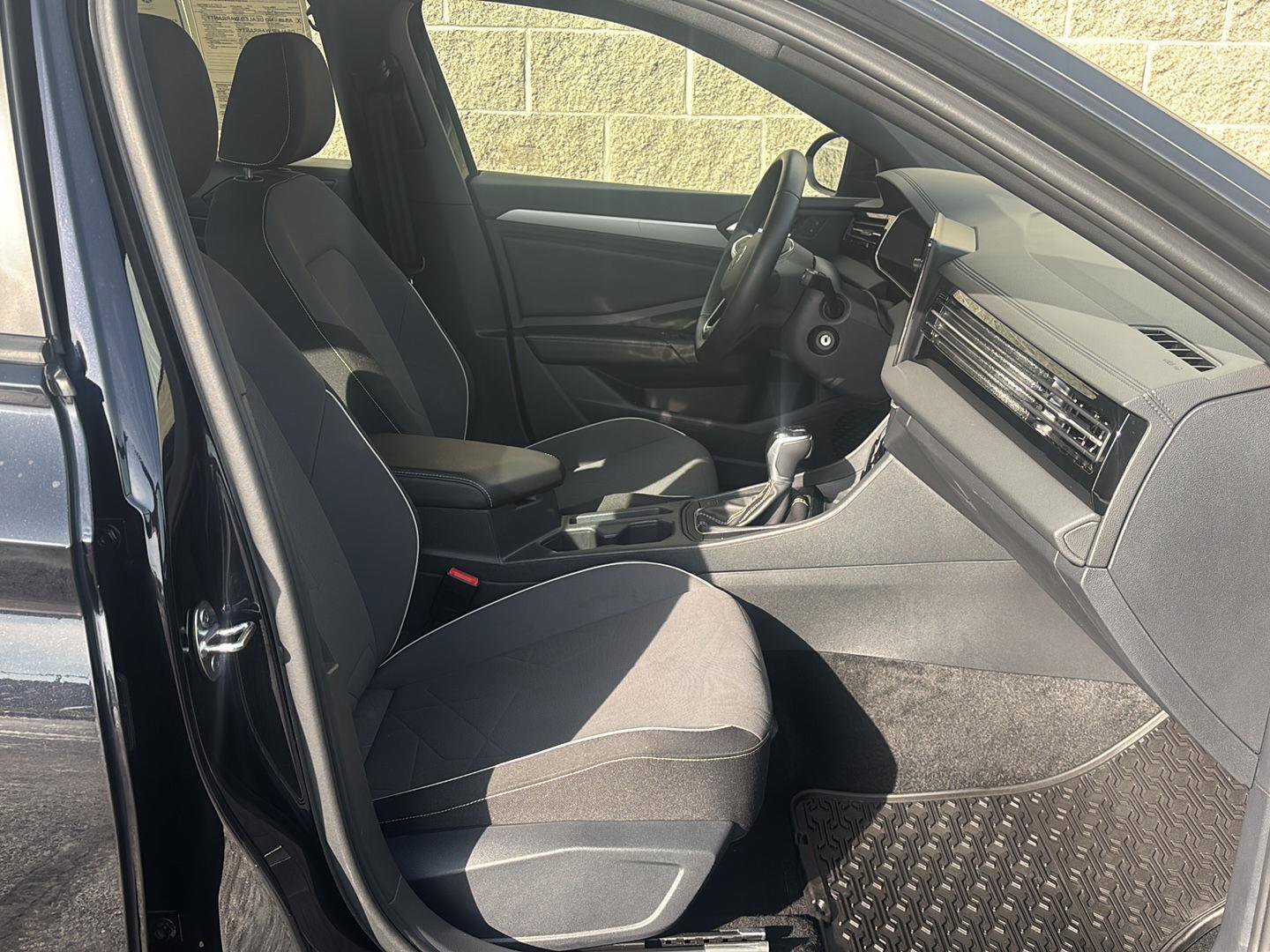 Used 2025 Volkswagen Jetta Sport image 21