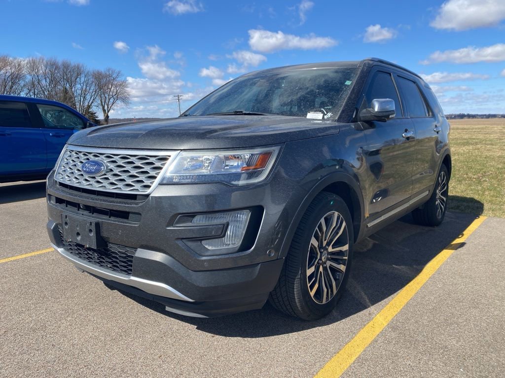 Used 2017 Ford Explorer Platinum image 18