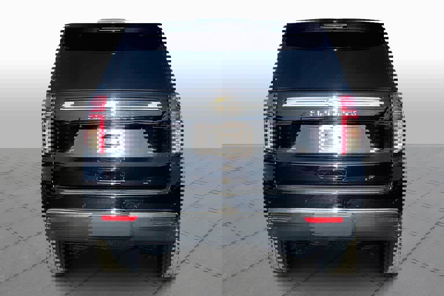 Used 2021 Chevrolet Suburban LT w/ LT Signature Package image 5