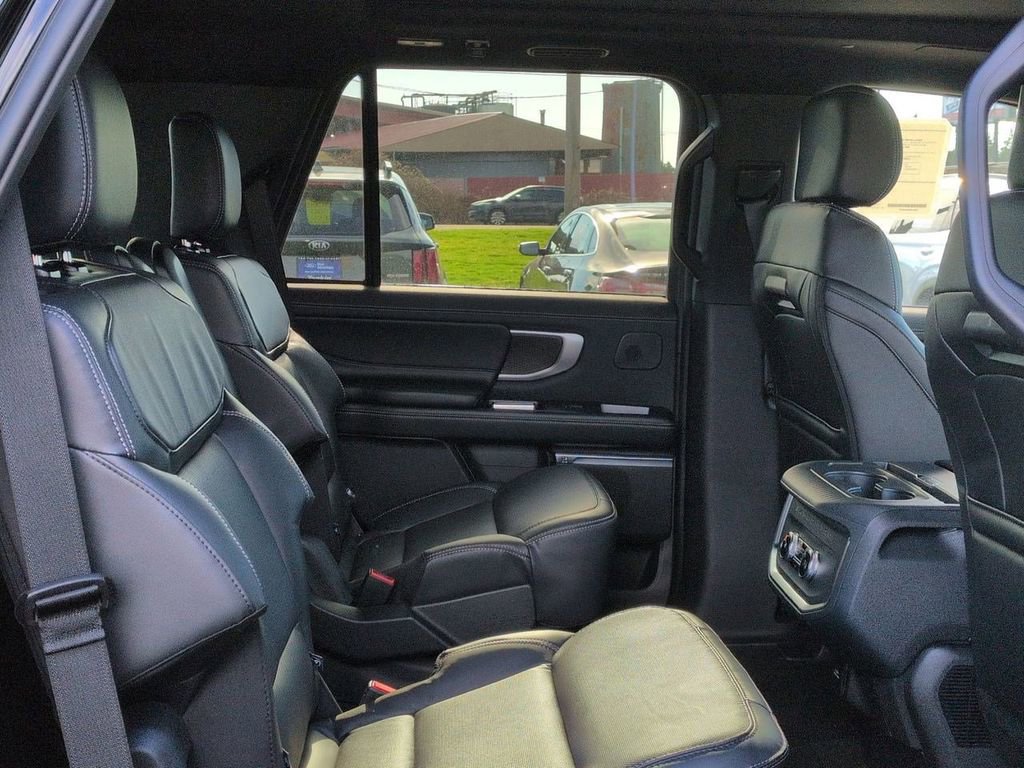 New 2025 Ford Expedition Platinum w/ Stealth Performance Package AWD/4WD image 30