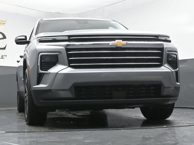 New 2027 Chevrolet Traverse LT w/ Sun and Wheel Package FWD image 3