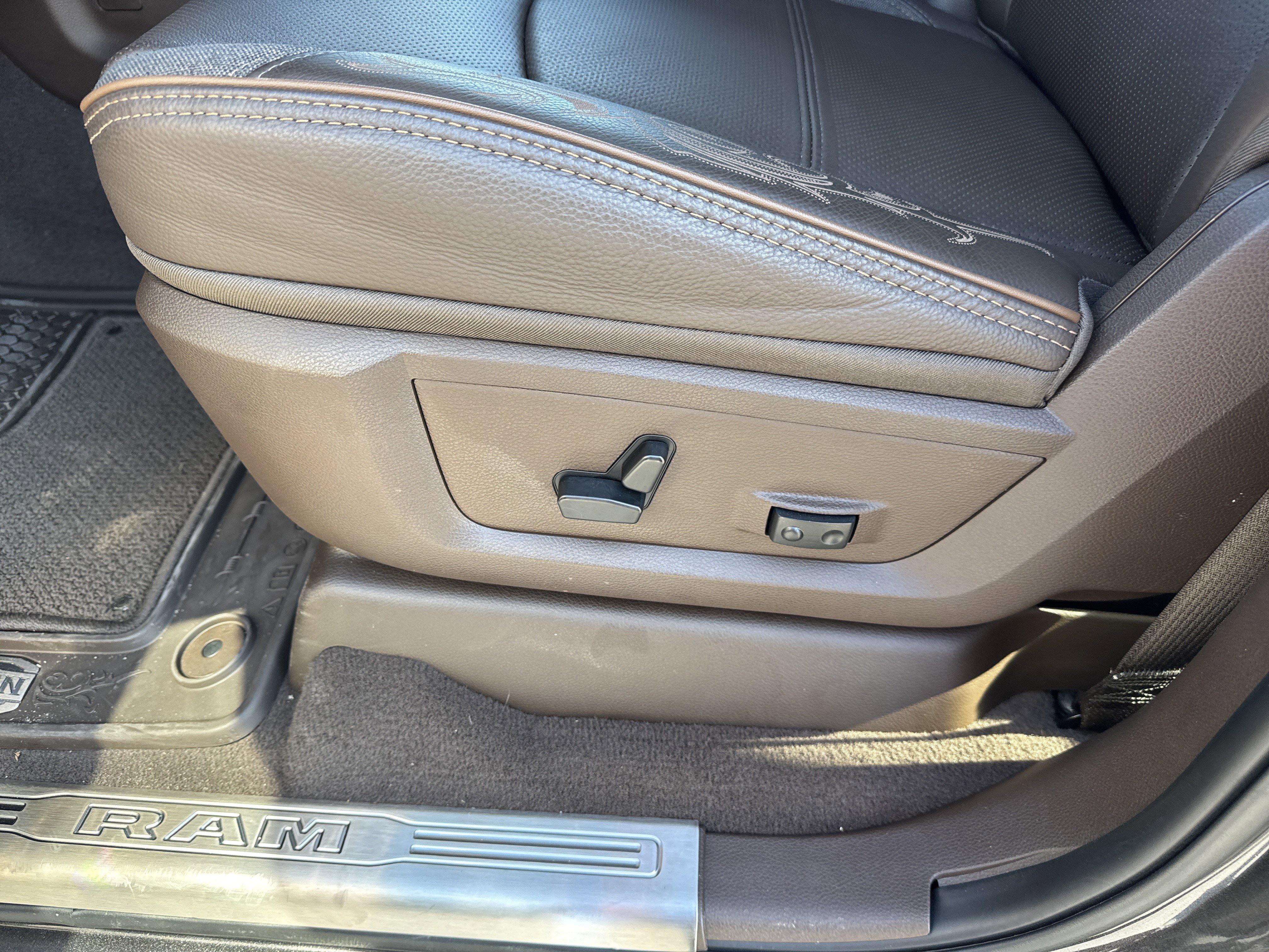 New 2026 RAM 3500 Longhorn image 14