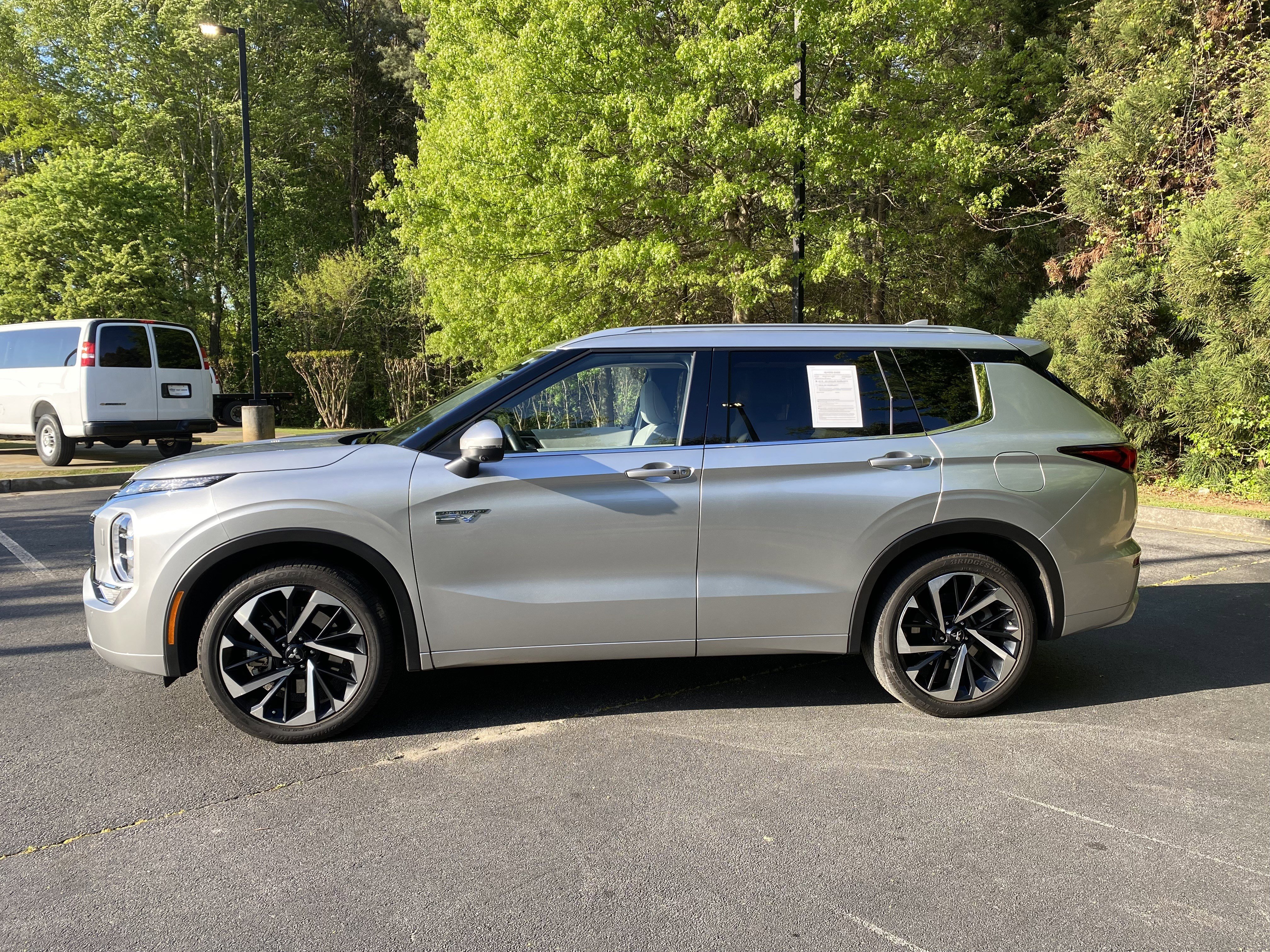 Used 2024 Mitsubishi Outlander 4WD Plug-In Hybrid image 6