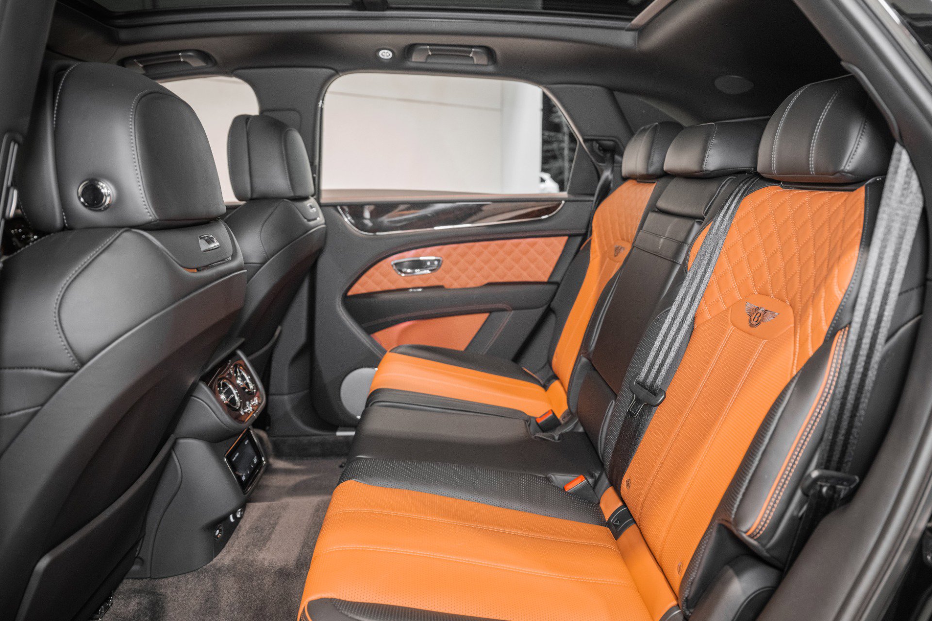 Used 2022 Bentley Bentayga image 21