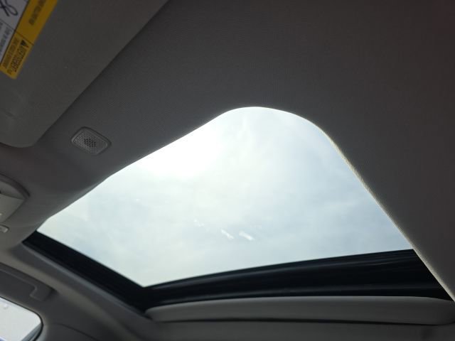 Used 2024 Toyota Highlander Limited AWD/4WD image 2