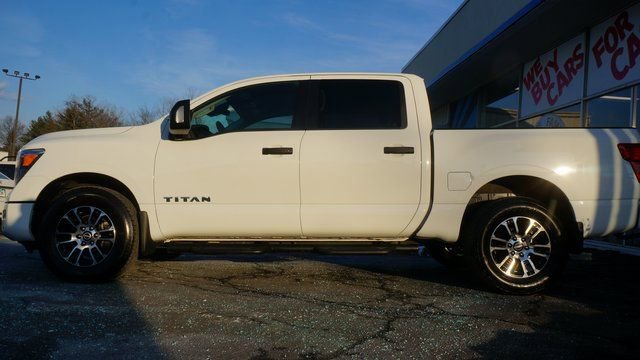 Used 2024 Nissan Titan SV w/ SV Convenience Package image 5