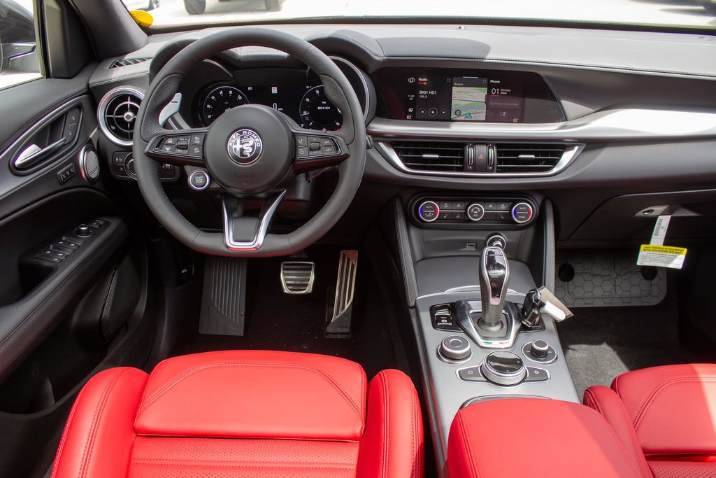 New 2025 Alfa Romeo Stelvio Sprint AWD/4WD image 13