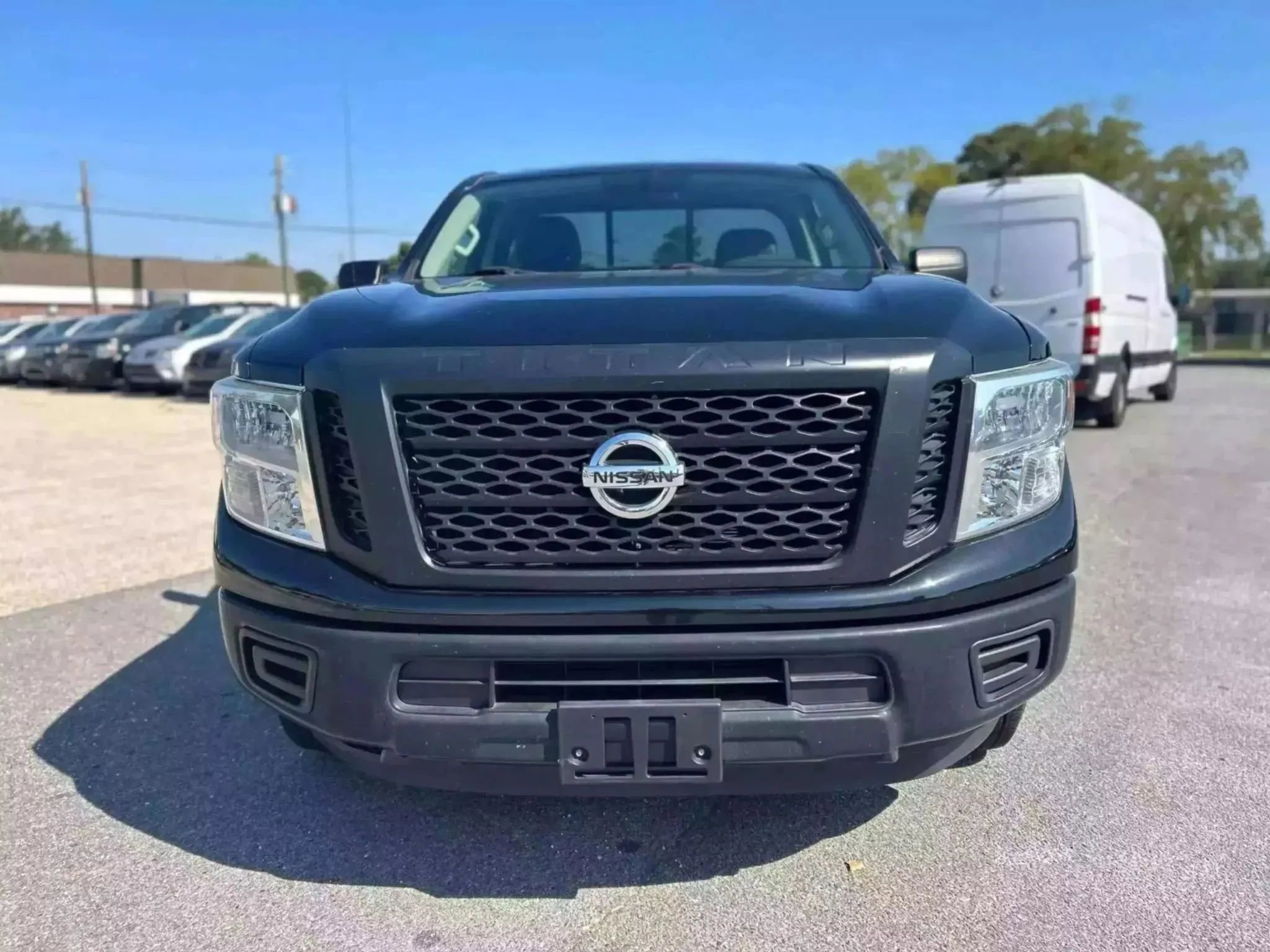 Used 2017 Nissan Titan S image 4