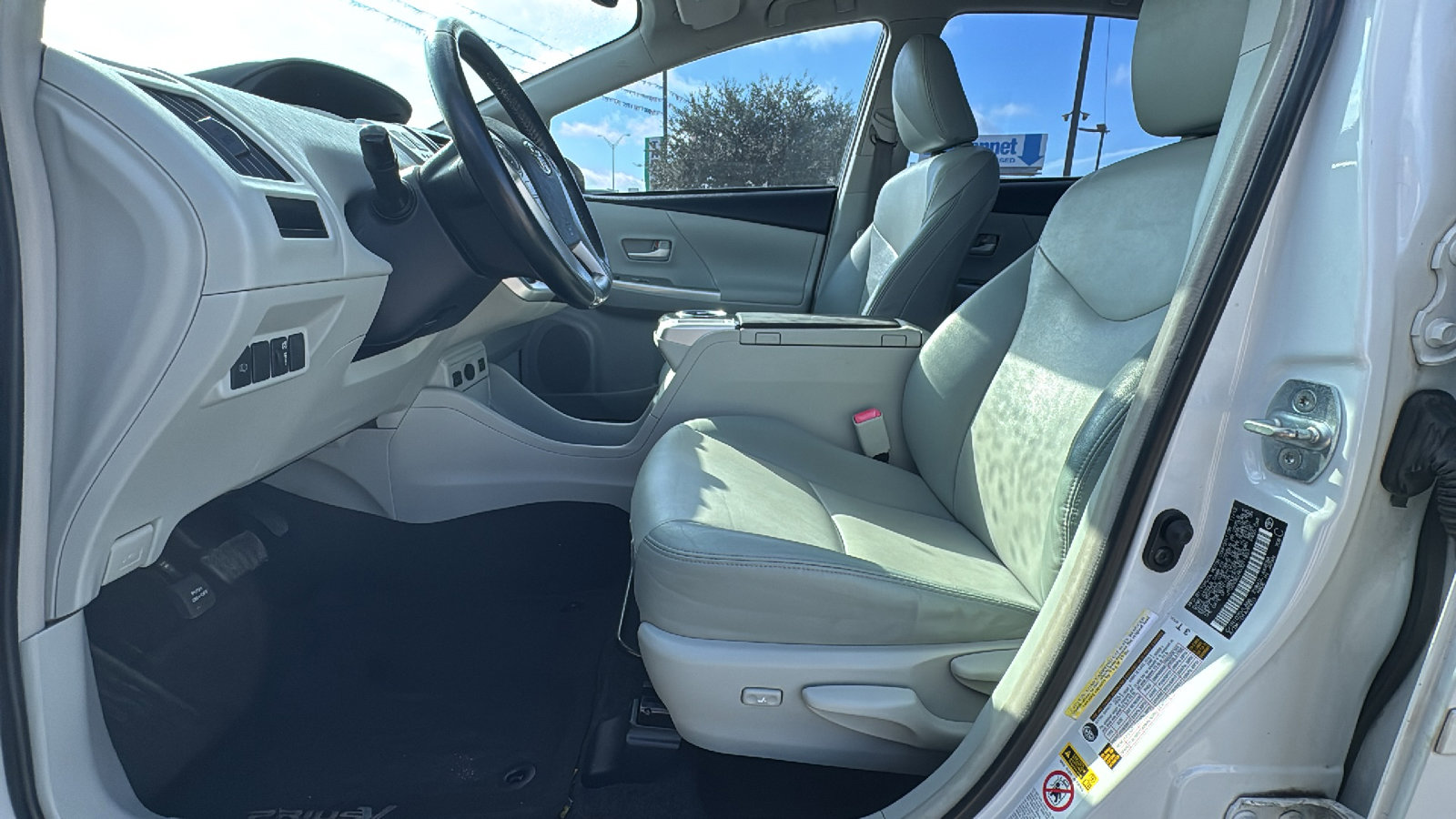 Used 2013 Toyota Prius V image 9