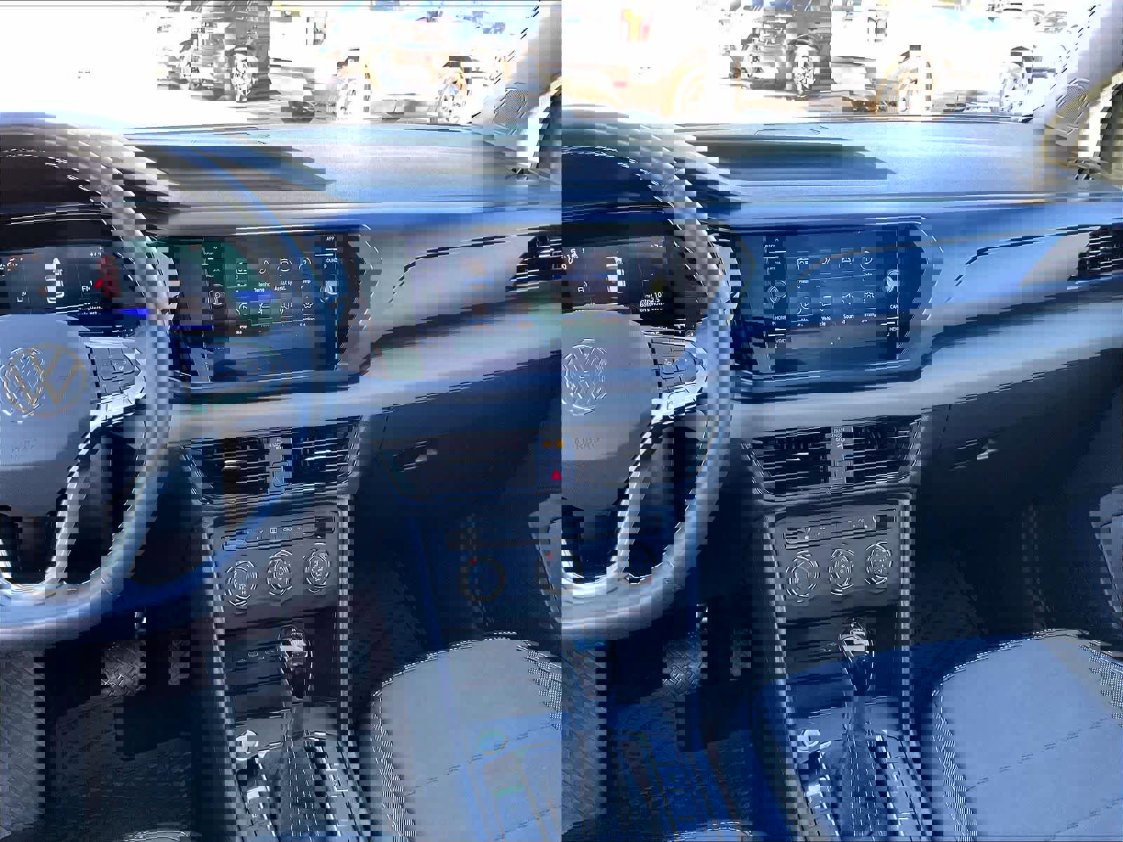 Used 2022 Volkswagen Taos SE w/ Panoramic Sunroof Package image 19