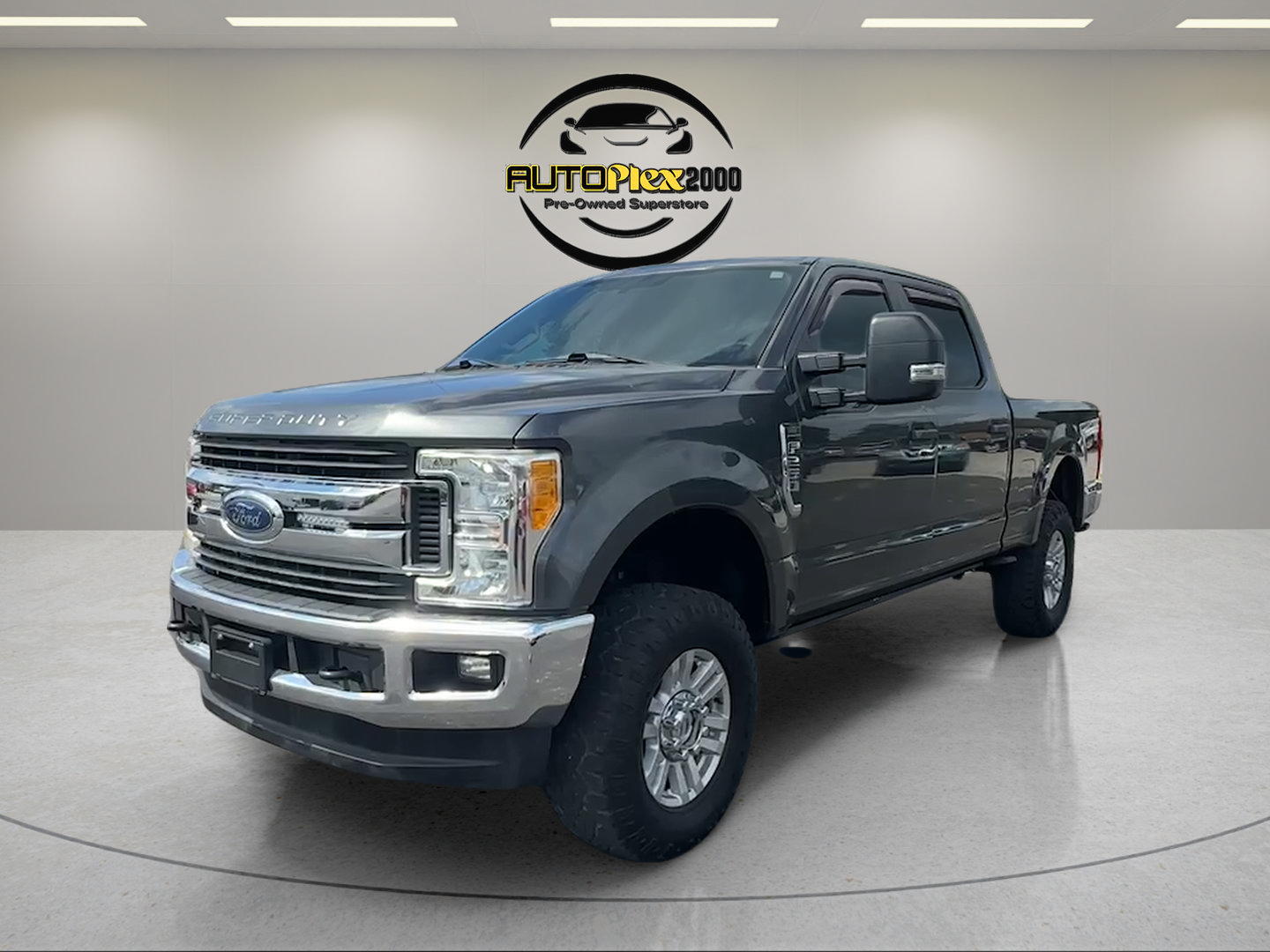 Used 2017 Ford F250 XLT w/ XLT Value Package AWD/4WD image 3