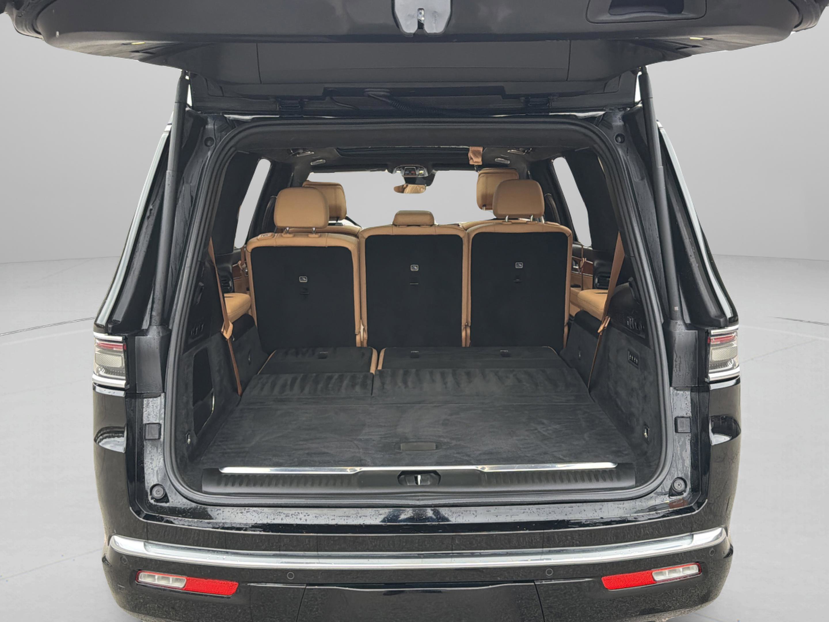 Used 2022 Jeep Grand Wagoneer Series III w/ Flexible Seating Group image 41