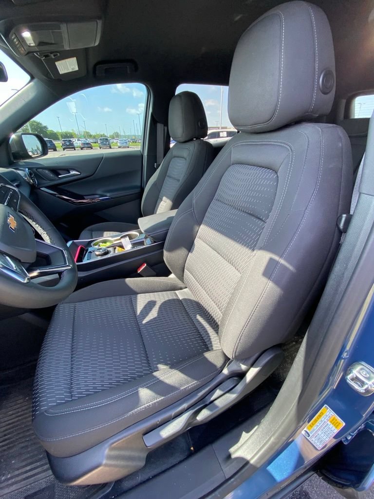 Used 2026 Chevrolet Equinox LT AWD/4WD image 10