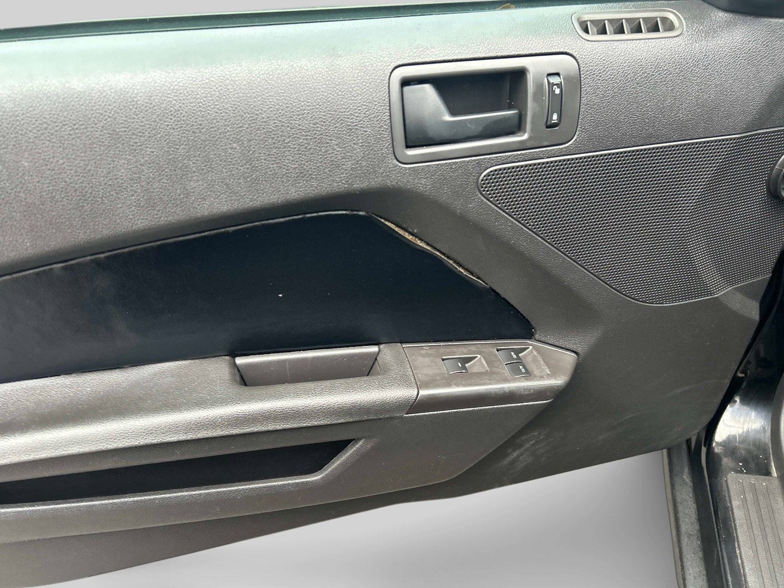 Used 2012 Ford Mustang Convertible image 14