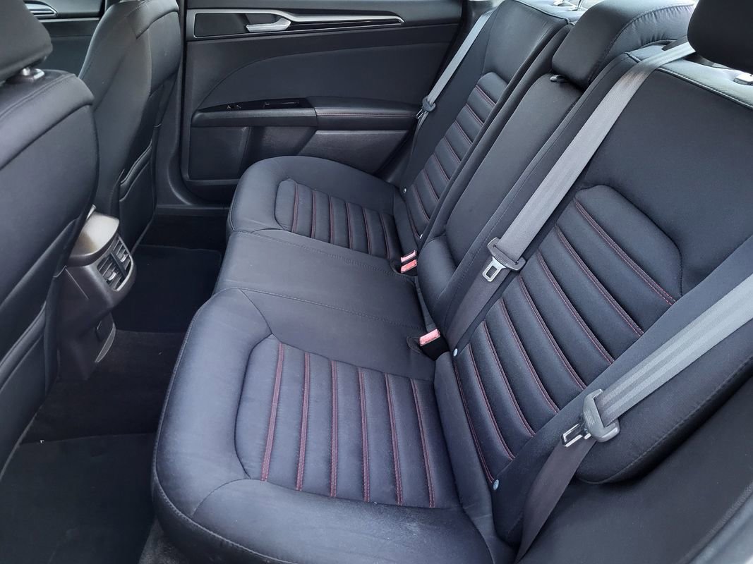 Used 2016 Ford Fusion SE image 16