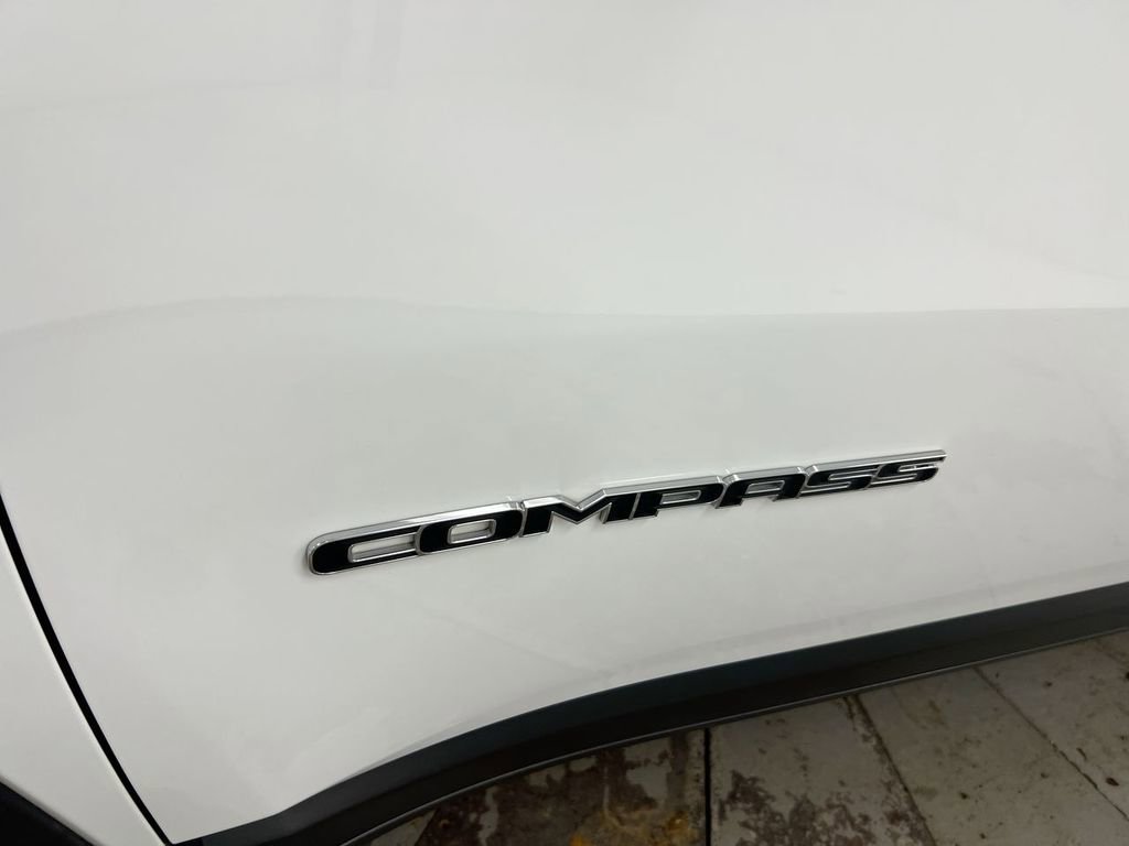 Used 2024 Jeep Compass Latitude image 25