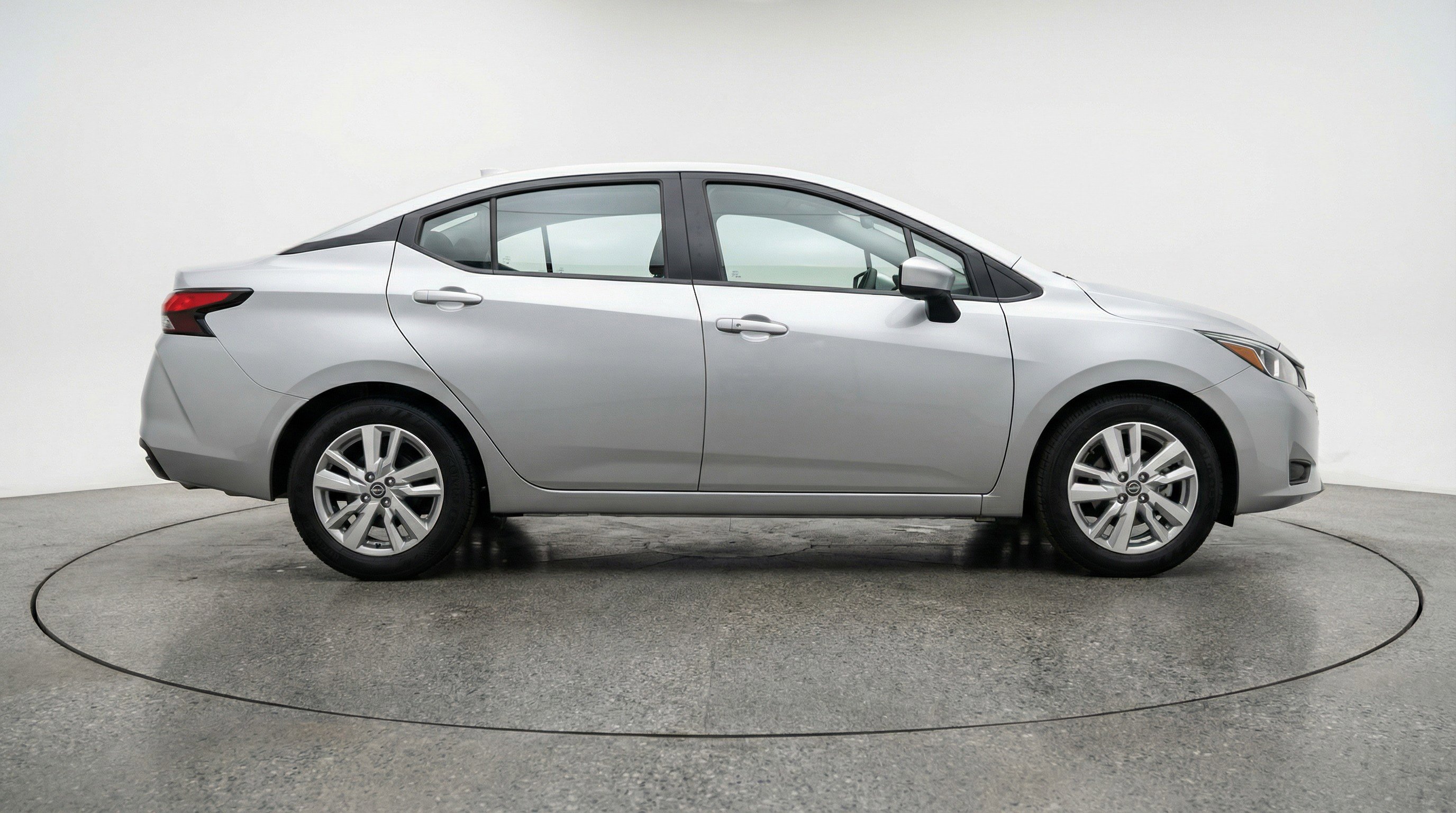 Used 2025 Nissan Versa SV image 11