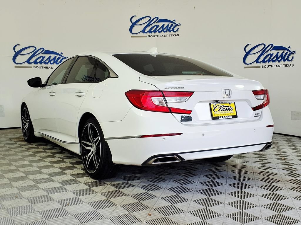 Used 2021 Honda Accord Touring image 2