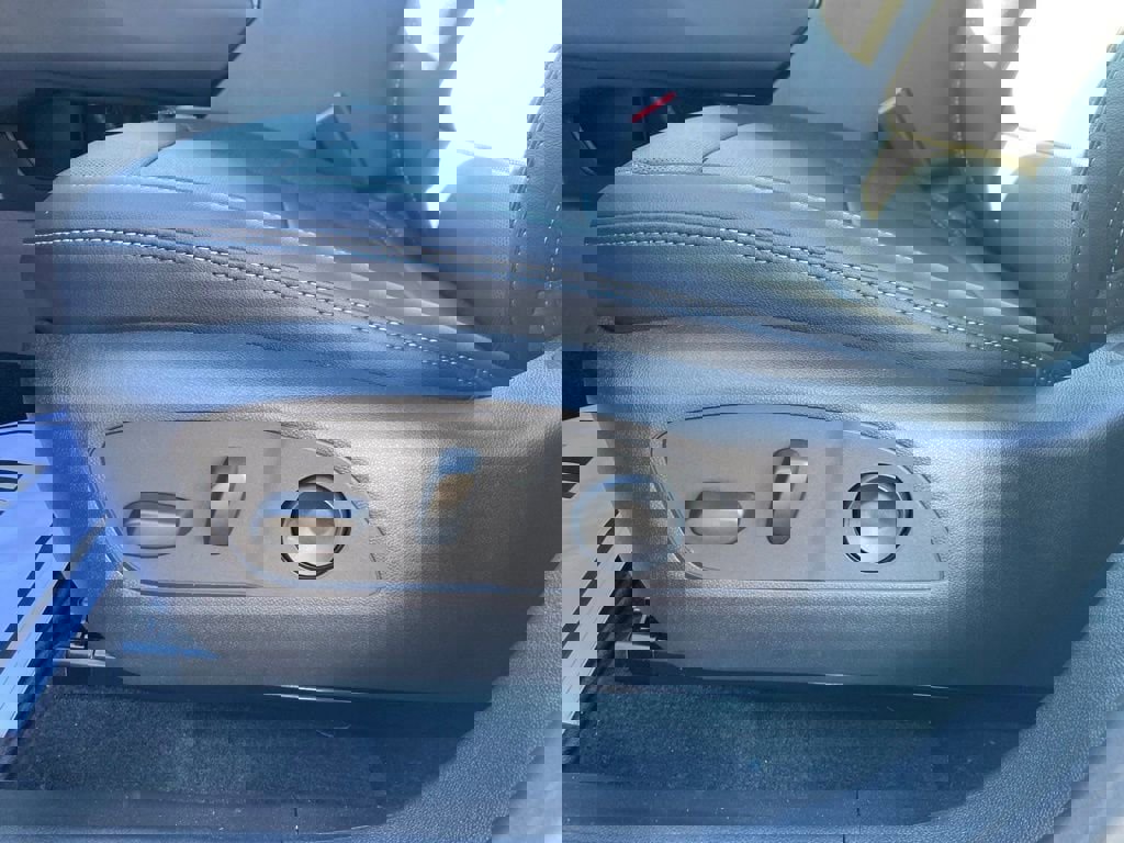 New 2026 Chevrolet Equinox EV LT w/ Convenience Package II image 10