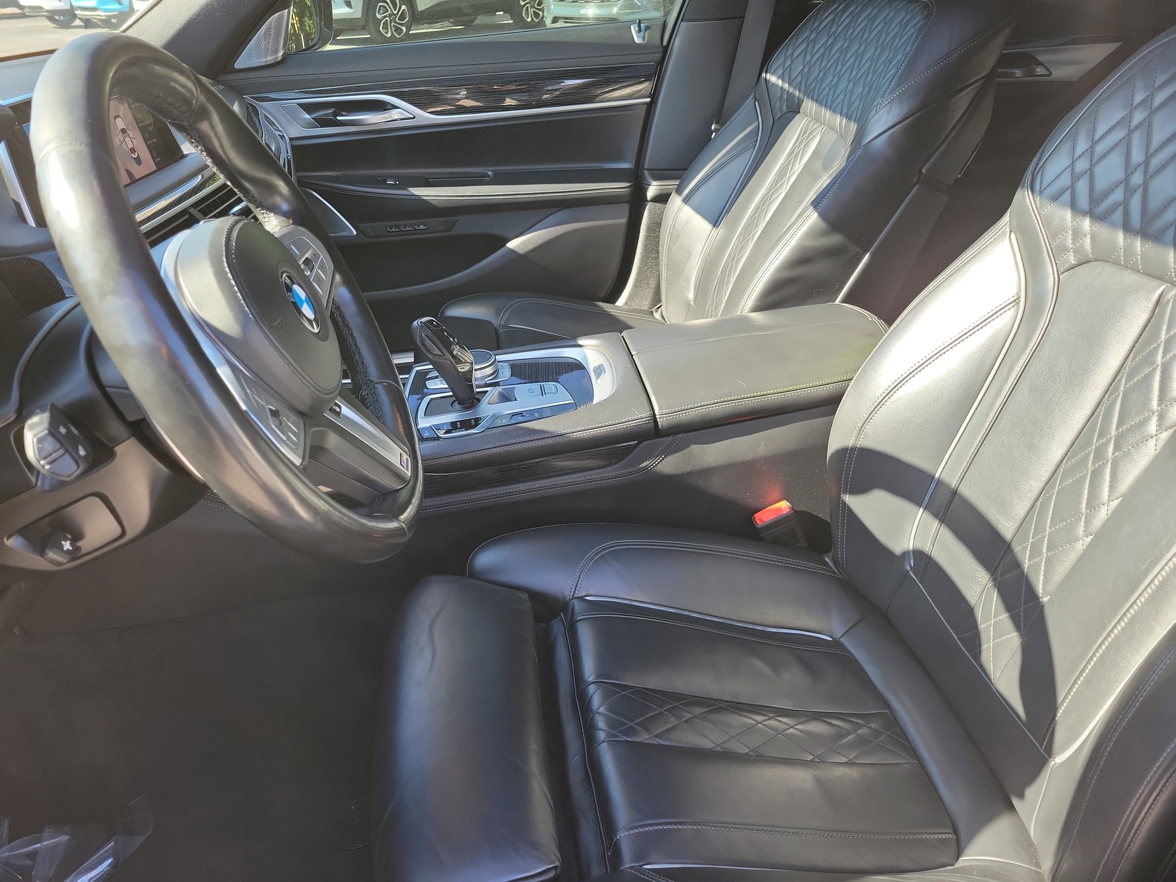 Used 2021 BMW 750i xDrive w/ M Sport Package image 28