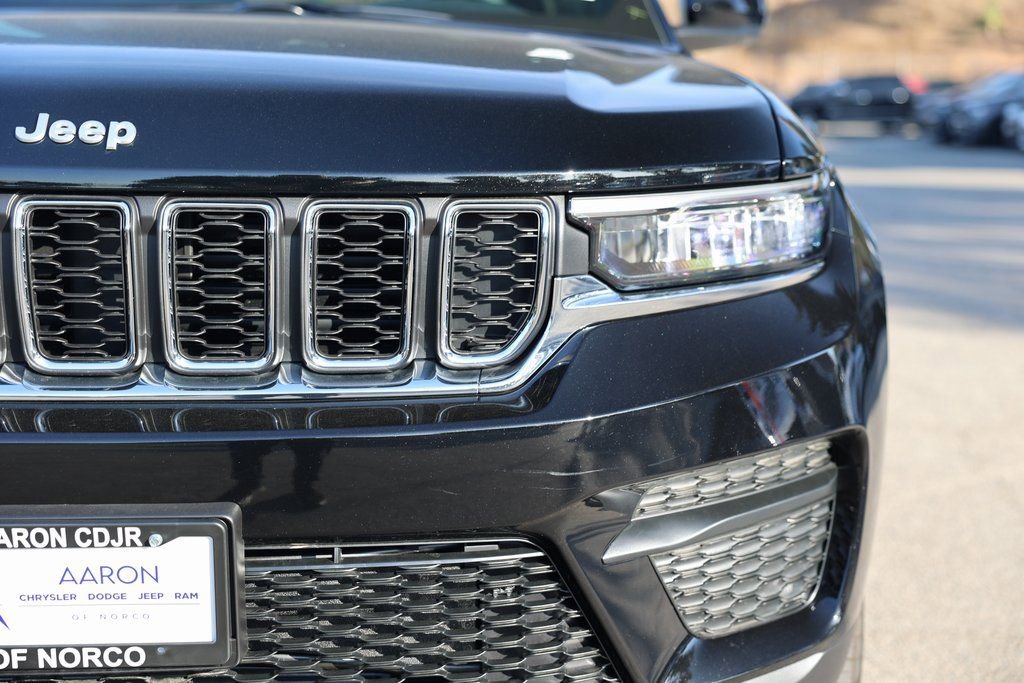 New 2025 Jeep Grand Cherokee Laredo X w/ Trailer Tow Package image 5
