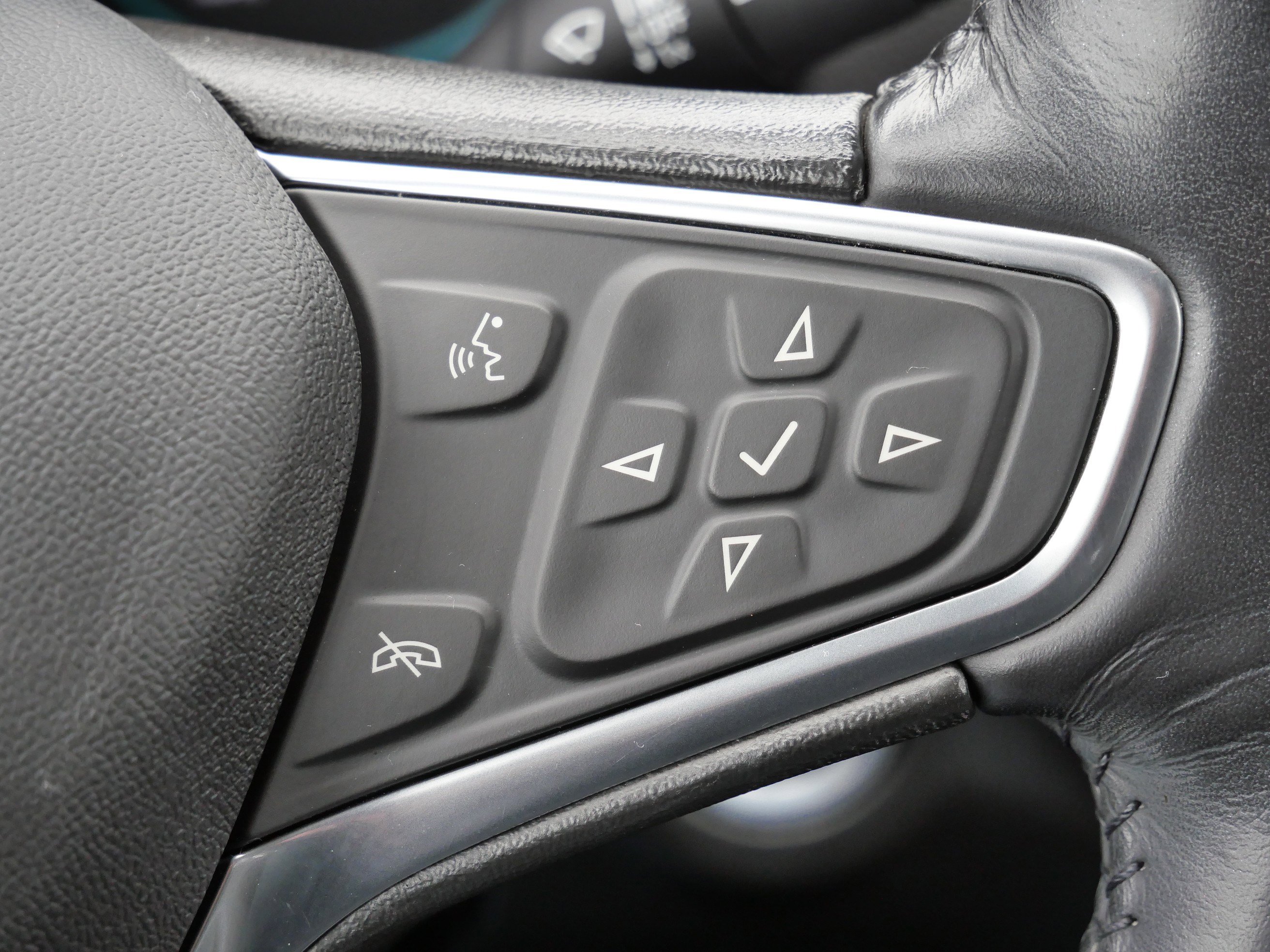 Used 2018 Chevrolet Equinox LT AWD/4WD image 30