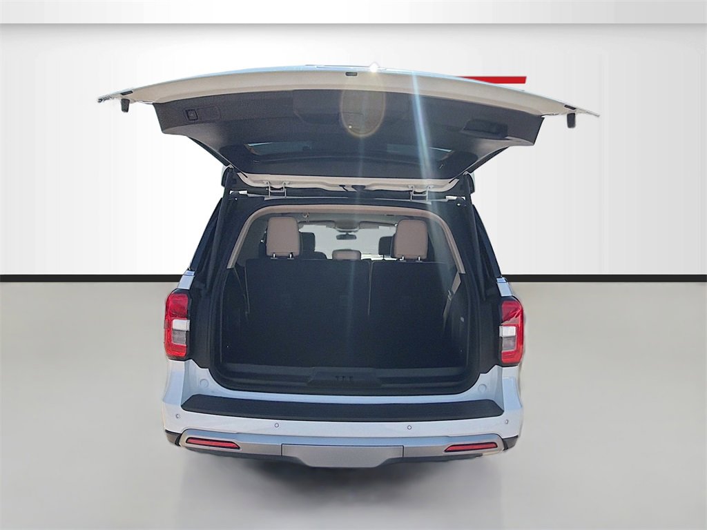 Used 2023 Ford Expedition XLT image 27