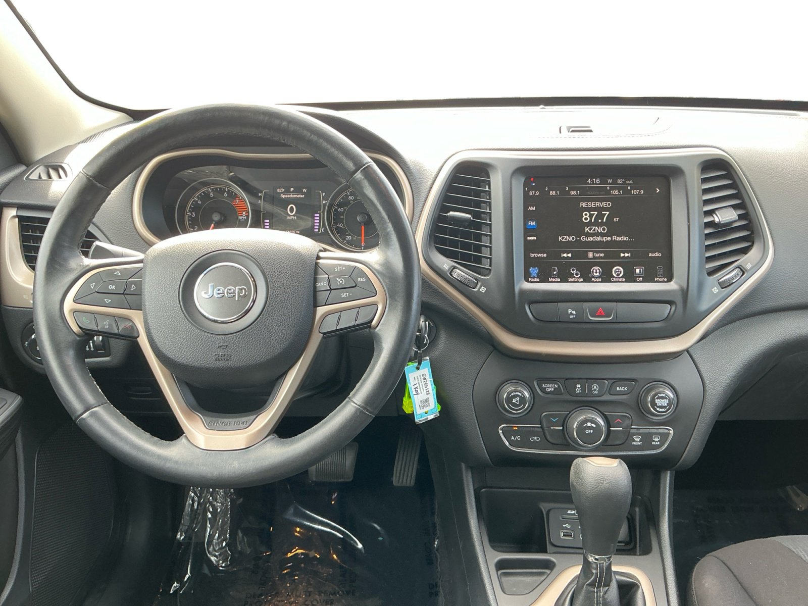 Used 2016 Jeep Cherokee Latitude w/ Safety/Convenience Group FWD image 8