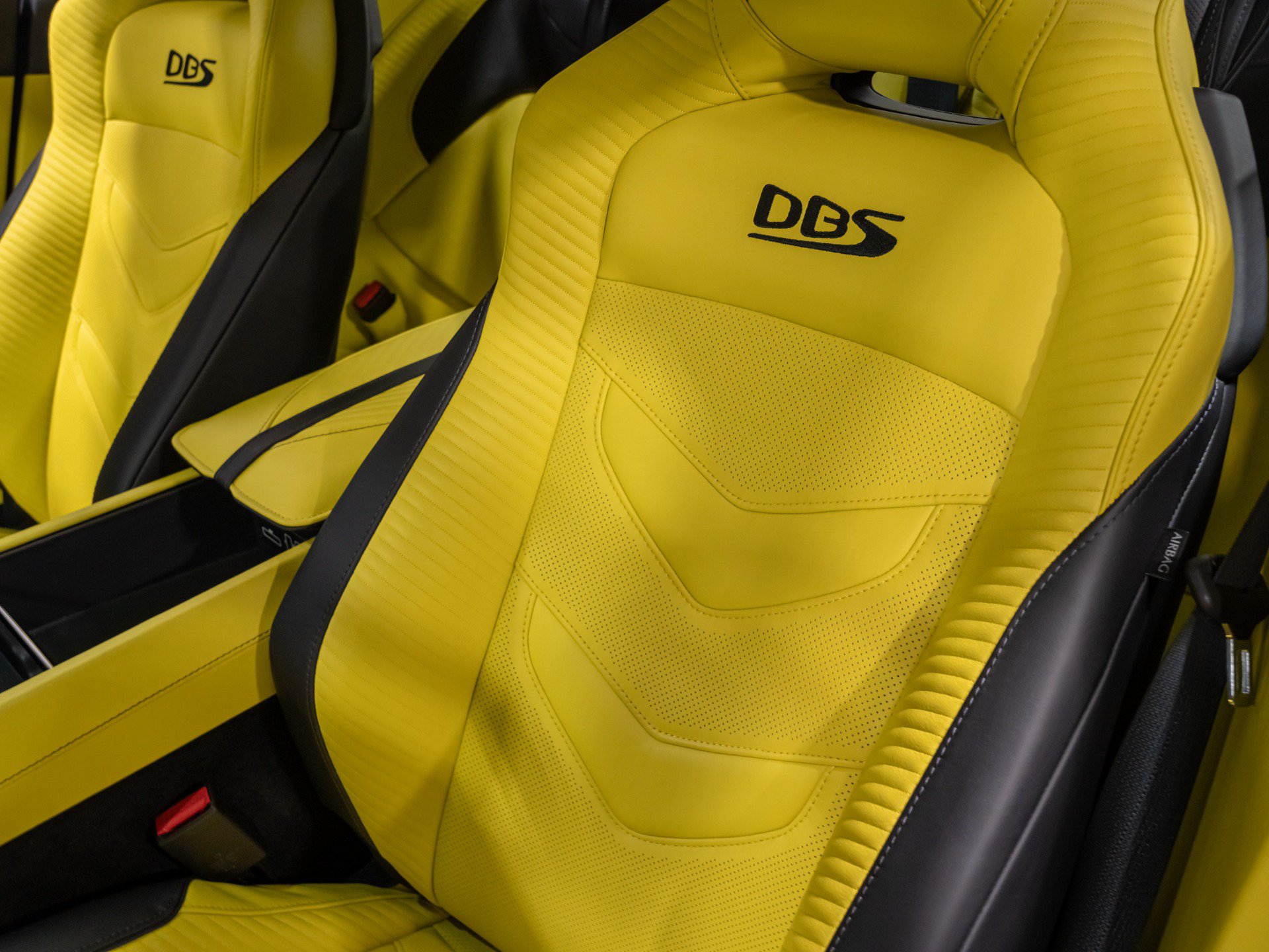 Used 2023 Aston Martin DBS Coupe RWD image 49