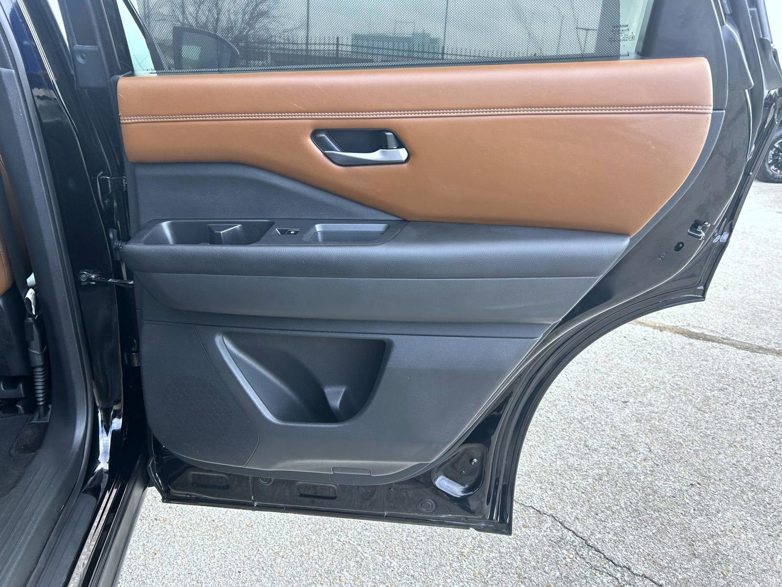 Used 2024 Nissan Pathfinder Platinum image 18