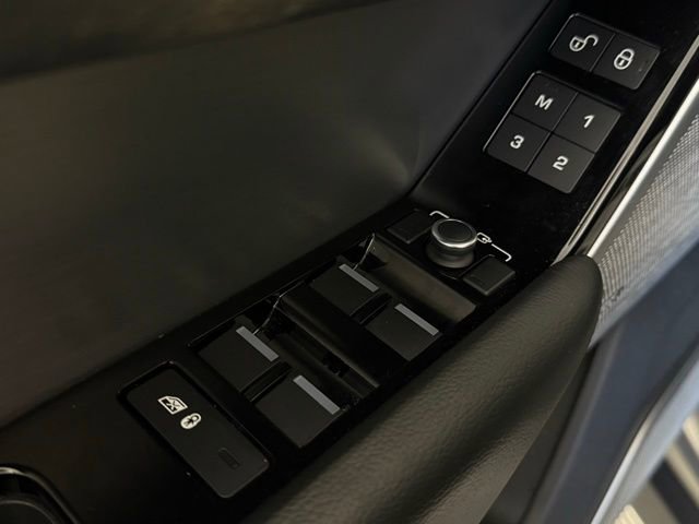 Certified 2019 Land Rover Range Rover Velar R-Dynamic SE image 21