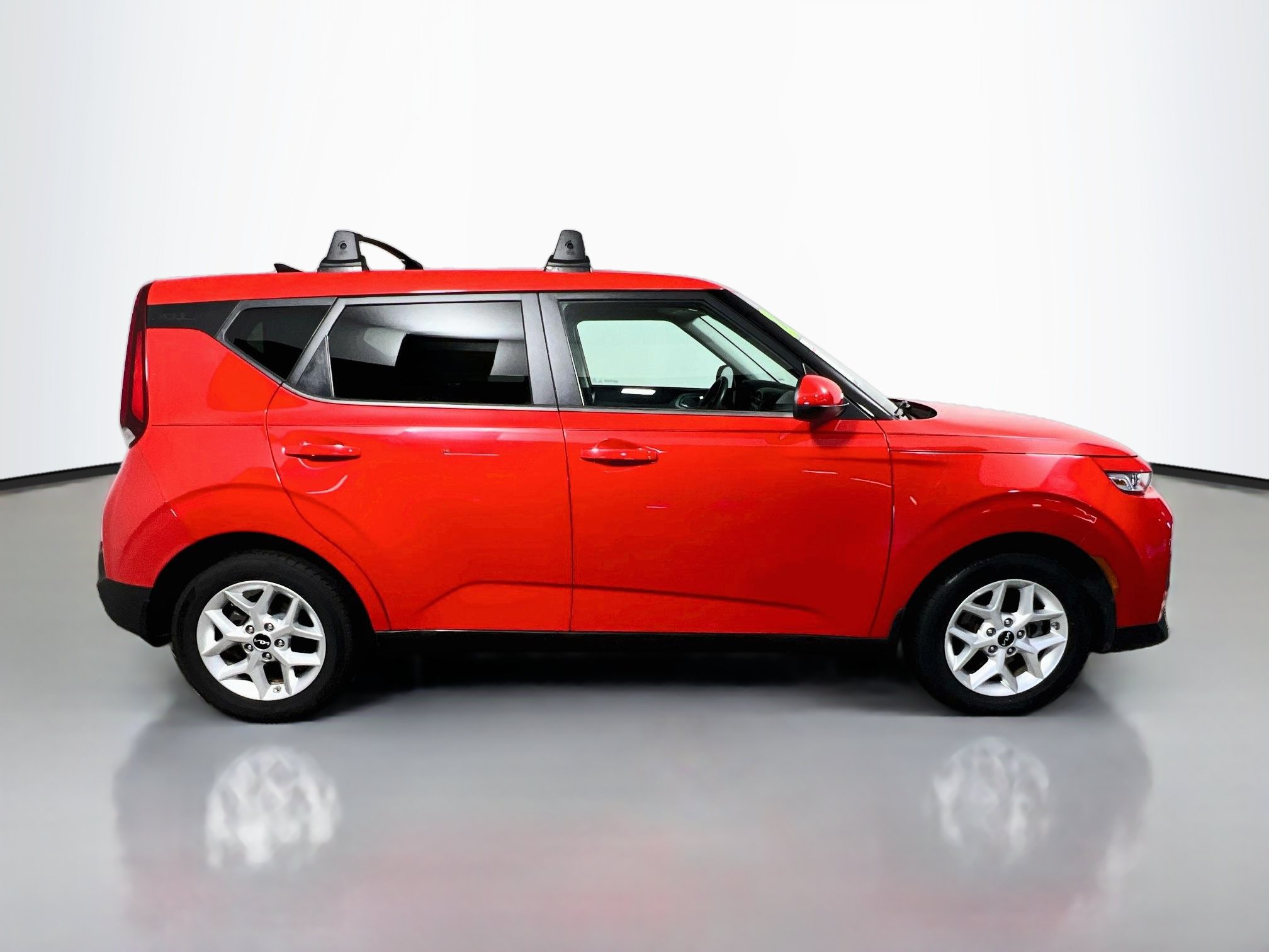 Used 2022 Kia Soul LX w/ Technology Package FWD image 3