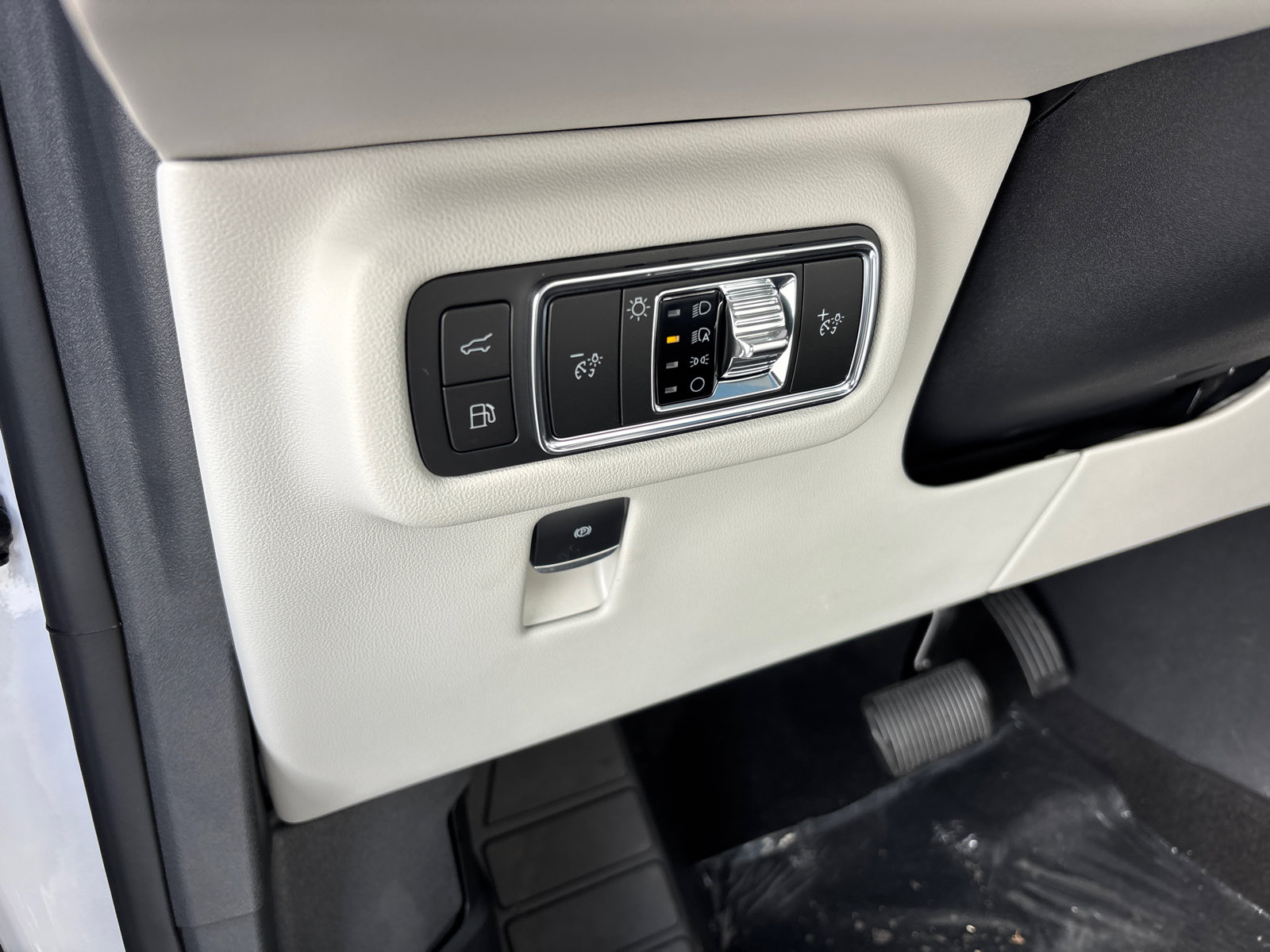 New 2026 Lincoln Nautilus Premier w/ Equipment Group 102A image 14