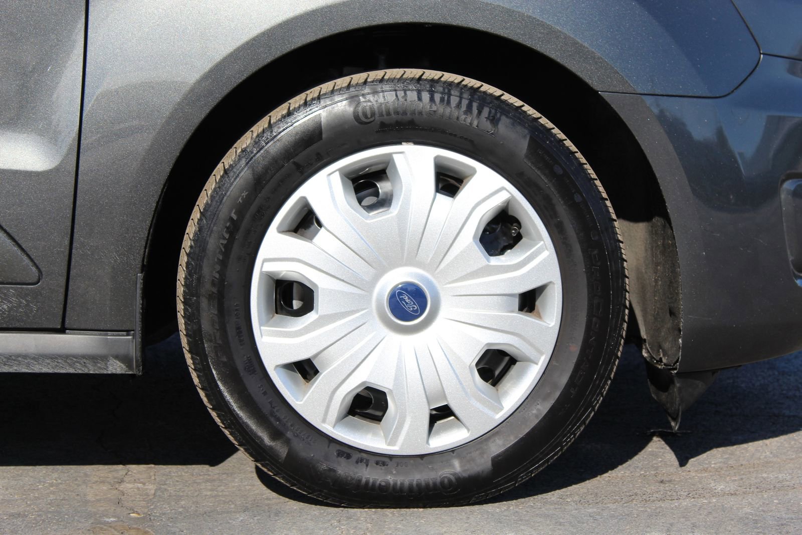 Used 2023 Ford Transit Connect XLT image 24