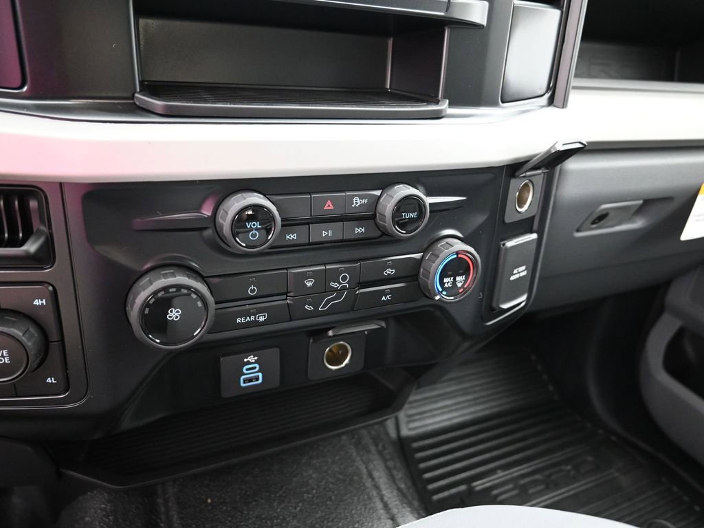 New 2026 Ford F250 XL w/ XL Chrome Package image 21