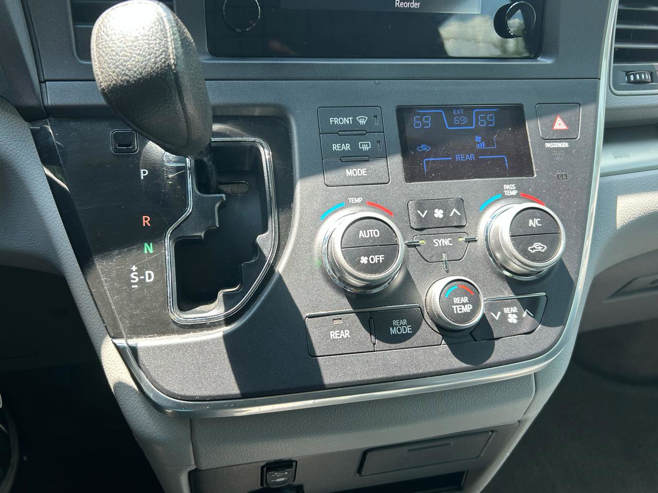 Used 2017 Toyota Sienna L FWD image 31