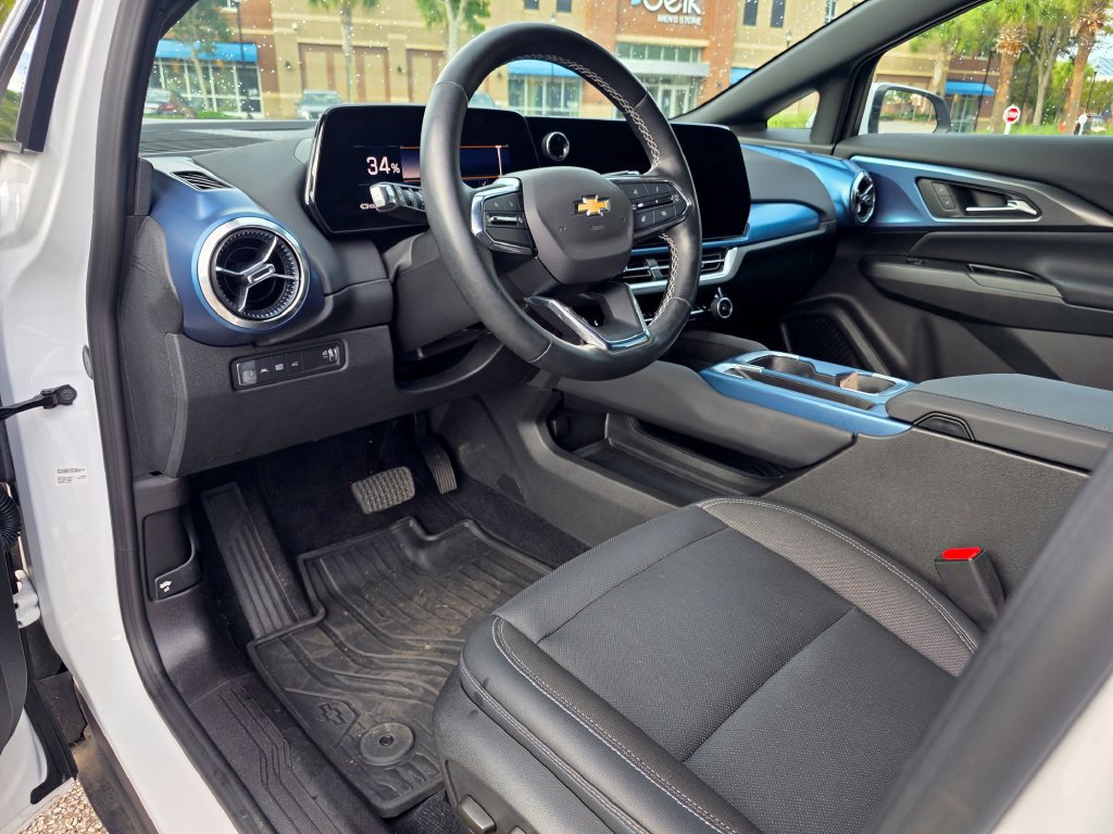 Certified 2024 Chevrolet Equinox EV LT FWD image 11