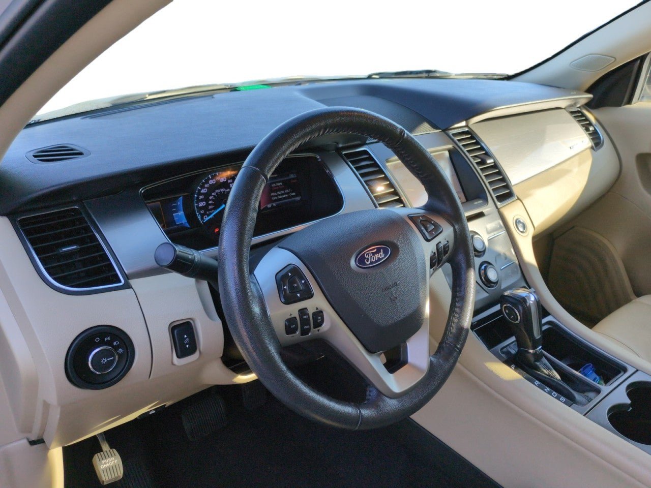 Used 2019 Ford Taurus SEL w/ Equipment Group 201A FWD image 15