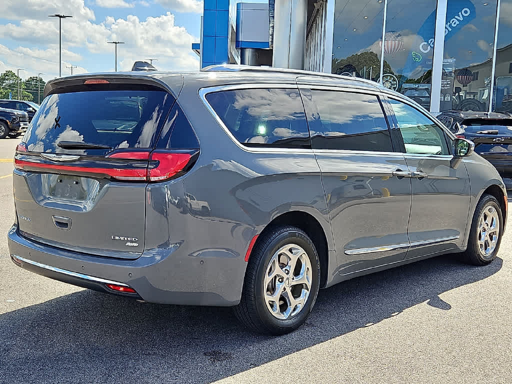 Used 2021 Chrysler Pacifica Limited w/ Premium & Safety Sphere Group AWD/4WD image 4