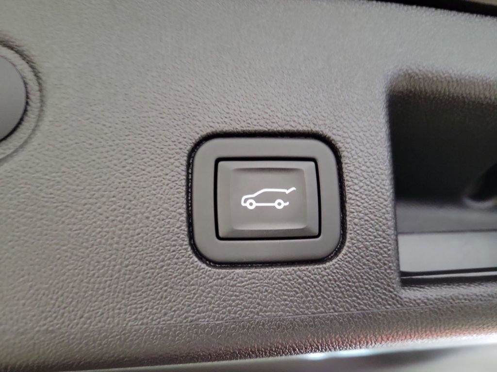 Certified 2023 Chevrolet Equinox Premier AWD/4WD image 21
