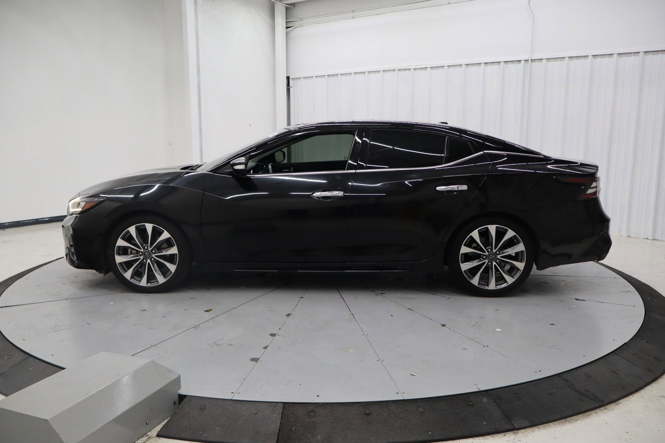 Used 2023 Nissan Maxima Platinum w/ Sport Mat Group image 9