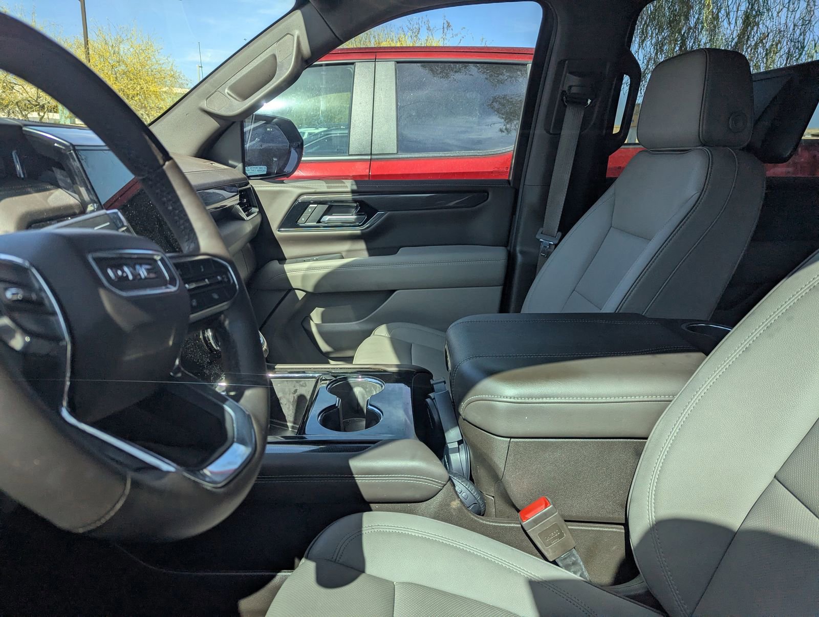 Used 2025 GMC Yukon XL Elevation w/ Elevation Premium Package image 9